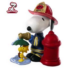 2009 SPOTLIGHT ON SNOOPY #12 - FIREFIGHTER SNOOPY HALLMARK ORNAMENTS